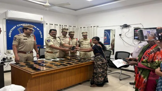 సీఈఐఆర్‌ పోర్టల్‌ ద్వారా 60 మొబైల్‌ ఫోన్ల రికవరీ