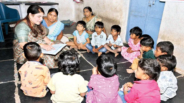 ఆటపాటలతో కూడిన విద్యనందించాలి