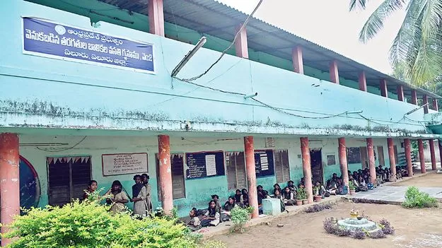 స్థానికంగా... ఉండాల్సిందే!