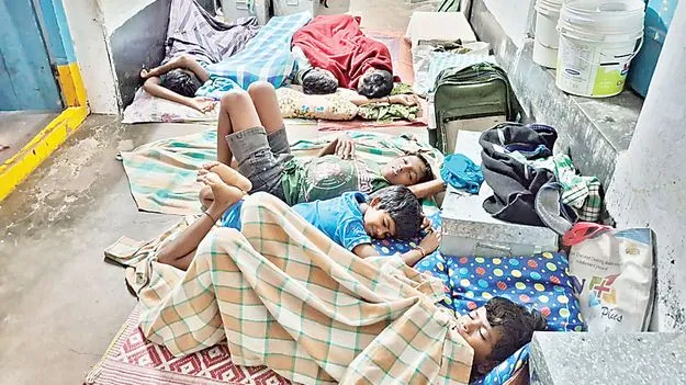 సారూ..ఇటు చూడరూ !