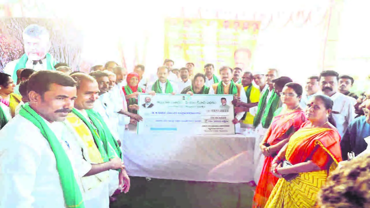 MLA: రైతుకు వెన్నుదన్నుగా  ప్రభుత్వం 