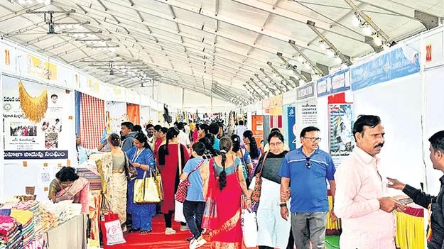 డ్వాక్రా బజార్‌లో అమ్మకాల రికార్డు 