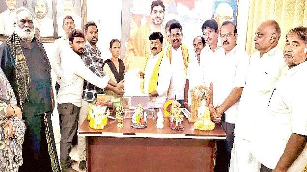 అర్హతే ప్రామాణికంగా ప్రభుత్వ సాయం 