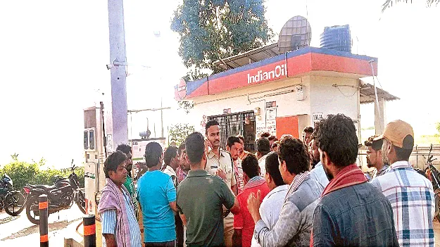  పెట్రోల్‌ బంక్‌లో భారీ మోసం 