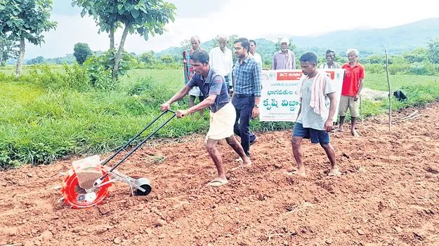 వేరుశనగ సాగులో యాంత్రీకరణ