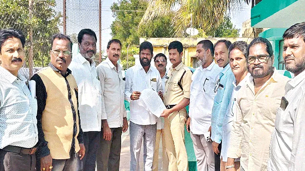 తప్పుడు ఆరోపణలు  చేస్తున్నవారిపై చర్యలు తీసుకోండి 