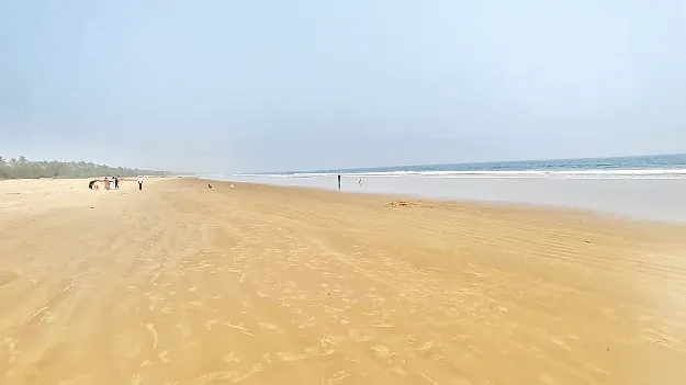 వెనక్కి తగ్గిన సంద్రం 