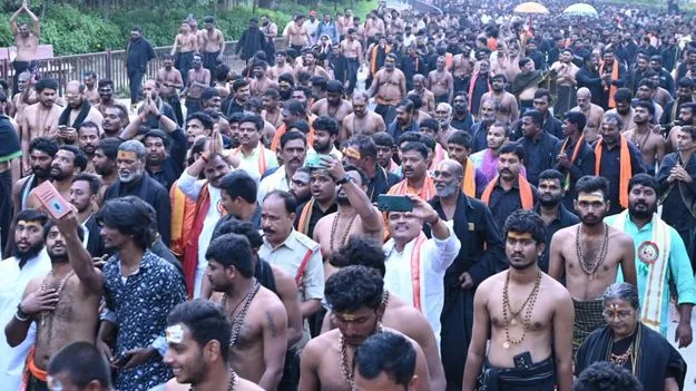 Giripradakshina at Yadagirigutta: యాదగిరిపై మార్మోగిన అయ్యప్ప శరణు ఘోష