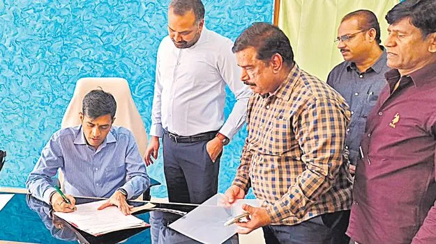zonal commissioners taking charge: నయా జీహెచ్‌ఎంసీలో పాలన షురూ