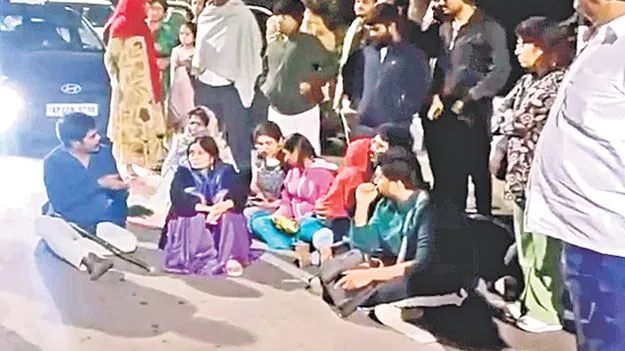  TTD Cancels Offline Booking for Three Days: శ్రీవాణి టికెట్ల కోసం తిరుమలలో భక్తుల నిరసన 