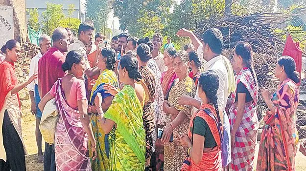 Defeated Candidates Demand Money Back: ఓటేయలే.. పైసలు తిరిగిచ్చెయ్‌!