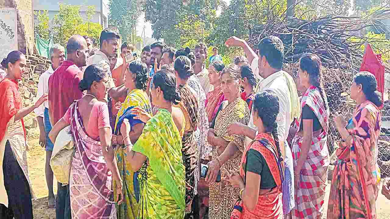 Defeated Candidates Demand Money Back: ఓటేయలే.. పైసలు తిరిగిచ్చెయ్‌!