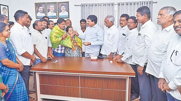 Revenue Minister Ponguleti Srinivas Reddy: కొత్త సర్పంచులు ప్రజల నమ్మకాన్ని నిలబెట్టాలి