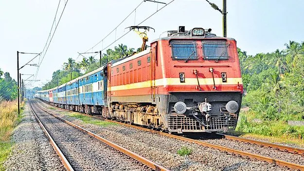 Indian Railways Hikes Ticket: రైలు టికెట్ల ధరల పెంపు!