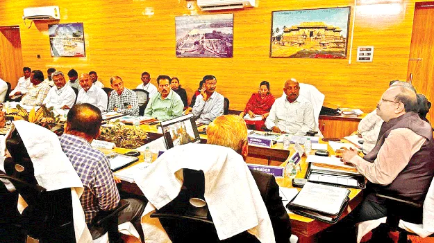 మే ఆఖరిలోగా గేట్లు అమర్చాలి 