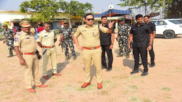 Karimnagar:  డ్రోన్‌ కెమెరాలతో నిఘా..