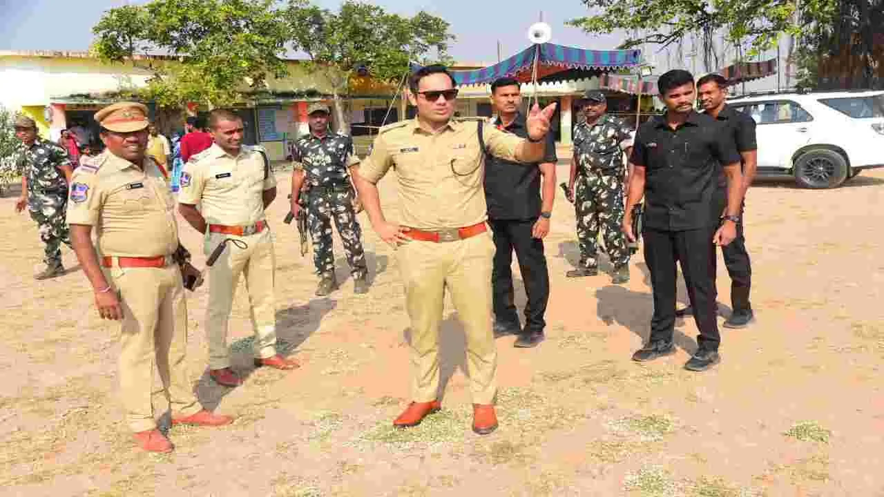 Karimnagar:  డ్రోన్‌ కెమెరాలతో నిఘా..