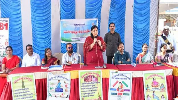 Karimnagar:  వలసకూలీల పిల్లలను బడిలో చేర్పించాలి 
