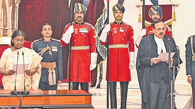 Justice Surya Kant Sworn: సూర్యకాంత్‌ అనే నేను..