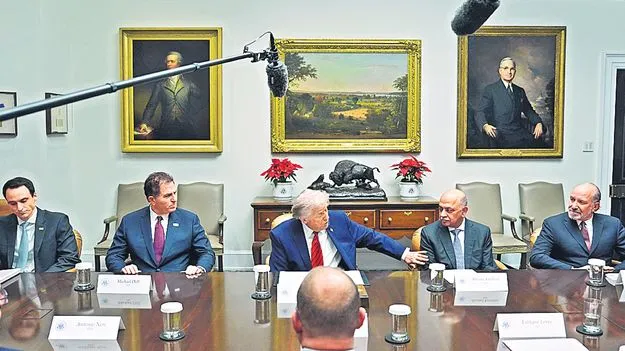 US President Donald Trump: విదేశీ విద్యార్థులను వెనక్కు వెళ్లనివ్వటం సిగ్గుచేటు