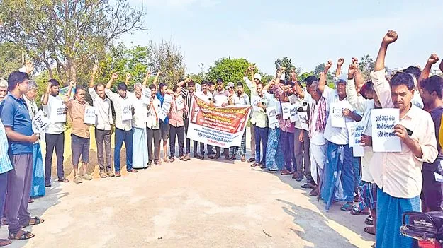 Villagers Threaten Election Boycott: సమస్యలు పరిష్కరించకపోతే బహిష్కరణే