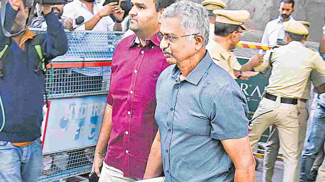 Phone Tapping Case: ఫోన్‌ అక్రమ ట్యాపింగ్‌లో..రాజకీయ కోణంపై సిట్‌ దృష్టి