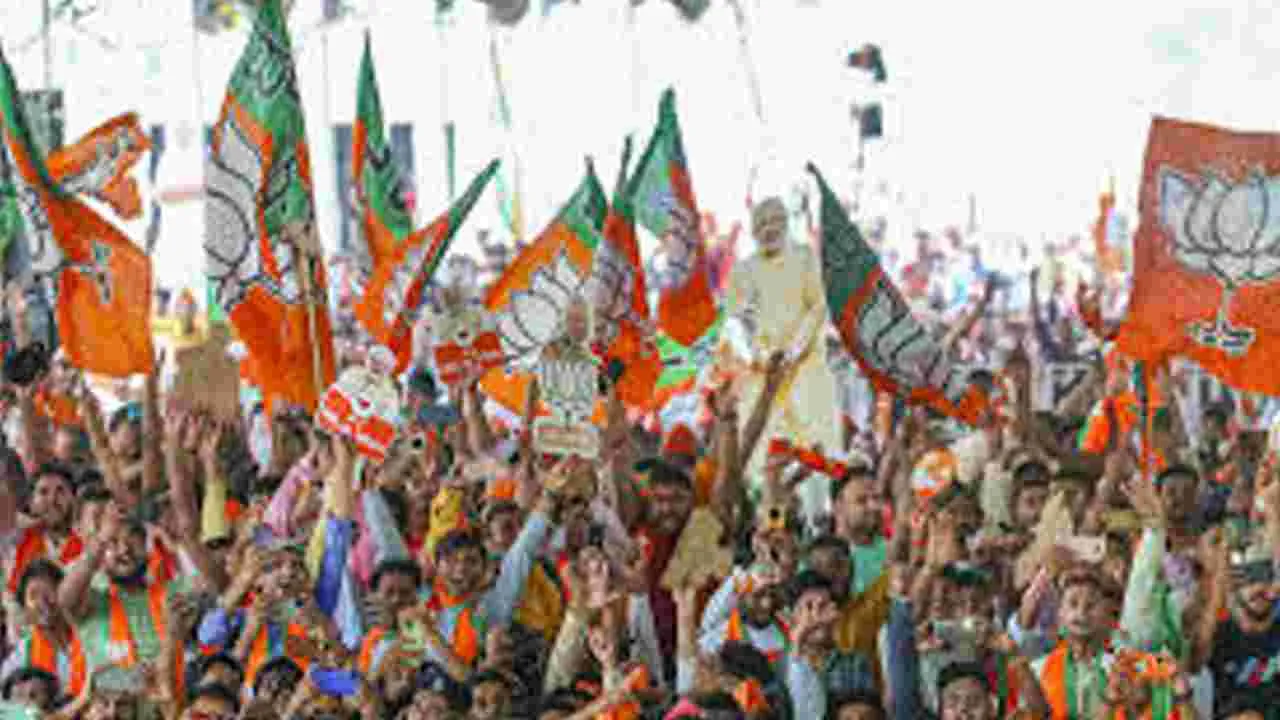BJP Holds Massive Funds: కాంగ్రెస్‌ ఖాతాలో రూ.53 కోట్లు బీజేపీ ఖాతాలో రూ.6,900 కోట్లు