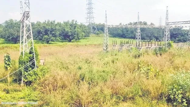 Project mismanagement: పది గజాల దారి లేక..