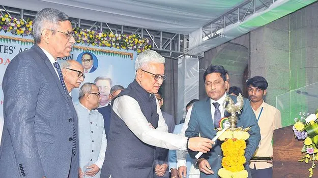 High Court Chief Justice Apresh Kumar Singh: ప్రతి ఒక్కరూ రాజ్యాంగాన్ని తెలుసుకోవాలి