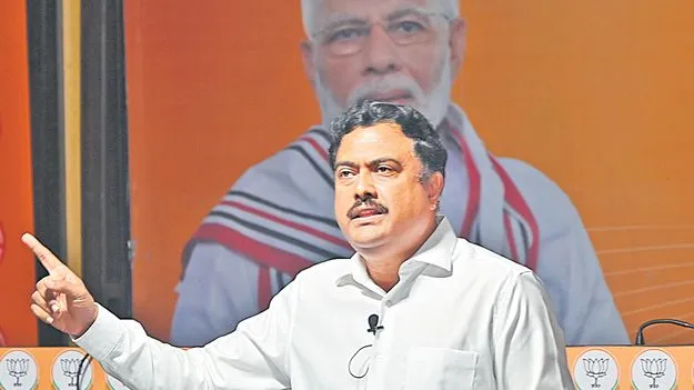 Vedire Sriram: కేసీఆర్‌ సంతకం రాష్ట్రానికి మరణశాసనమైంది! 