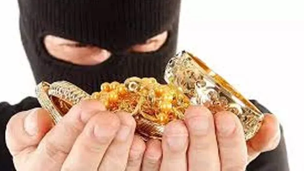 Gold Bag Theft: రైలులో నగల బ్యాగ్‌ చోరీ.. ఆపై డ్రెస్‌ మార్చి పరారీ..