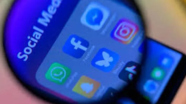 Malaysia to Ban Social Media: మలేషియాలో పిల్లలకు సోషల్‌ మీడియాపై నిషేధం