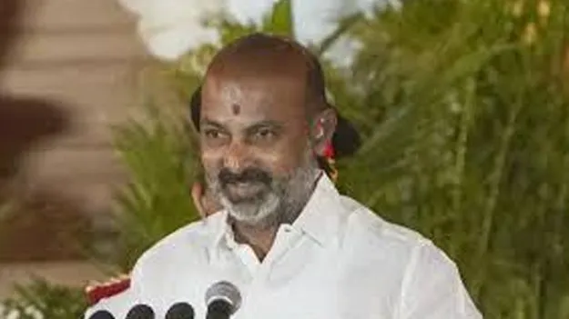 Union Minister Bandi Sanjay: మావోయిస్టులూ.. అర్బన్‌ నక్సల్స్‌ మాటలు నమ్మొద్దు  