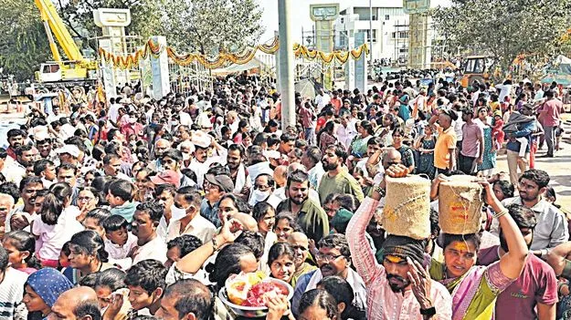 Medaram Ahead of Maha Jatara: ఎత్తు బెల్లం.. యాట మొక్కులు!