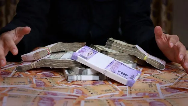 TS AIDS Control Officials: టీశాక్‌లో కలెక్షన్‌ కింగ్‌!