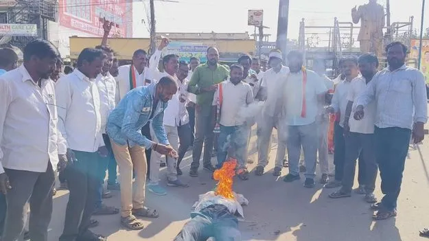 ప్రధాని మోదీ దిష్టిబొమ్మ దహనం