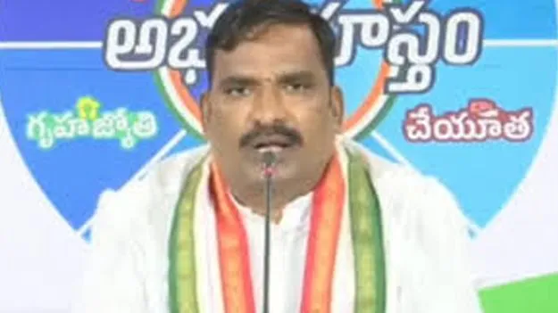 Government whip Beerla Ailayya: అసమర్థుని జీవయాత్రలా కేటీఆర్‌ టూర్లు