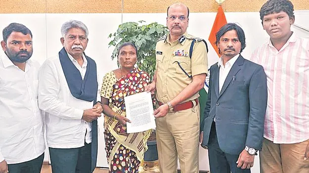 Mandakrsihna Madiga Files Complaint: పోలీసుల చిత్రహింసల వల్లే కర్ల రాజేశ్‌ మృతి