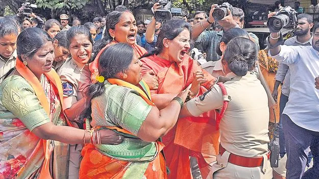 BJP leaders protested in Hyderabad: రేవంత్‌ రెడ్డిది అహంకారం