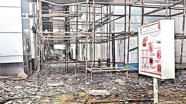 Lift Collapse: ఓపెన్‌ లిఫ్ట్‌ కూలి.. ఒకరి మృతి