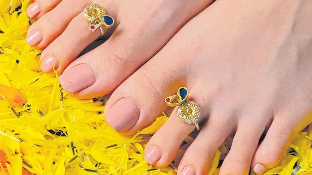 Toe rings have returned as a popular fashion trend: మనసు దోచే మట్టెలు 