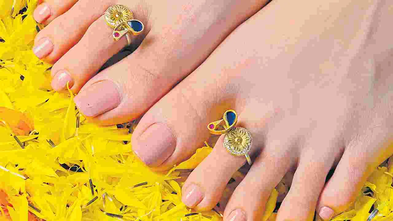 Toe rings have returned as a popular fashion trend: మనసు దోచే మట్టెలు 