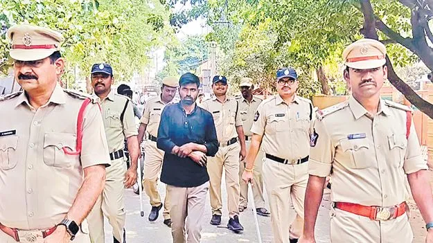 Police Take Strict Action Against YSRCP Workers: రోడ్డుపై నడిపిస్తూ స్టేషన్‌కు..