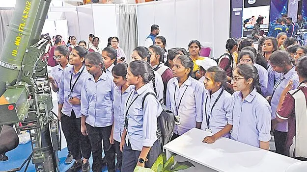 Huge Crowd Visits Telangana Rising Global Summit: అబ్బురం... ఆశ్చర్యం