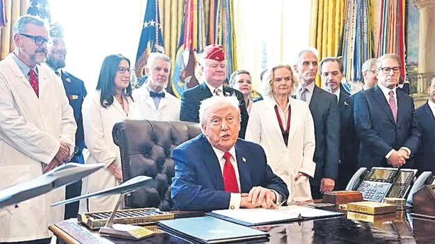 Donald Trump: గ్రీన్‌కార్డు లాటరీ సస్పెండ్‌