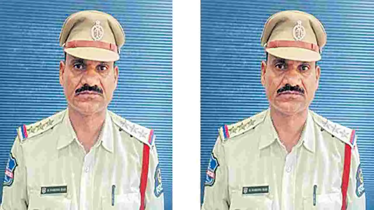 Traffic Inspector Narsingarao: జూబ్లీహిల్స్‌ ట్రాఫిక్‌ ఇన్‌స్పెక్టర్‌పై బదిలీ వేటు