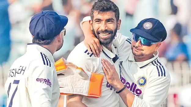 Indias Bowlers Dominated: బుమ్రా ధాటికి విలవిల