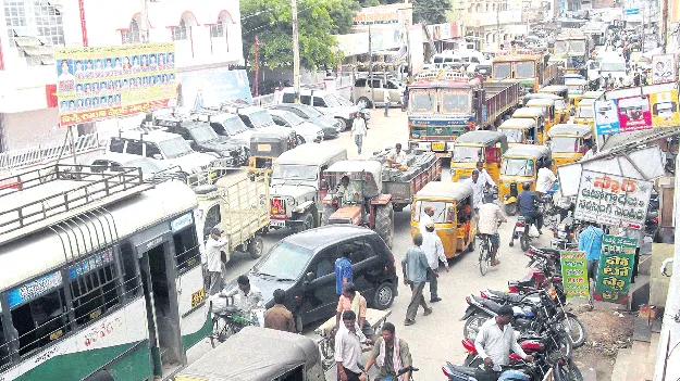 ఆక్రమణలు మళ్లీ ఎప్పటిలానే...!