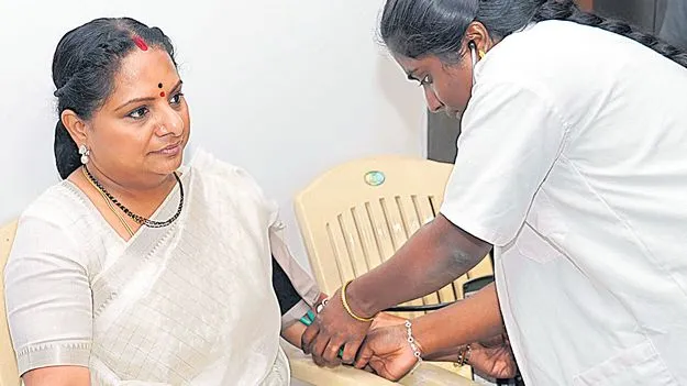 Kavitha criticized: ఉద్యమ కారుల పట్ల కేసీఆర్‌ సర్కారు నిర్లక్ష్యం