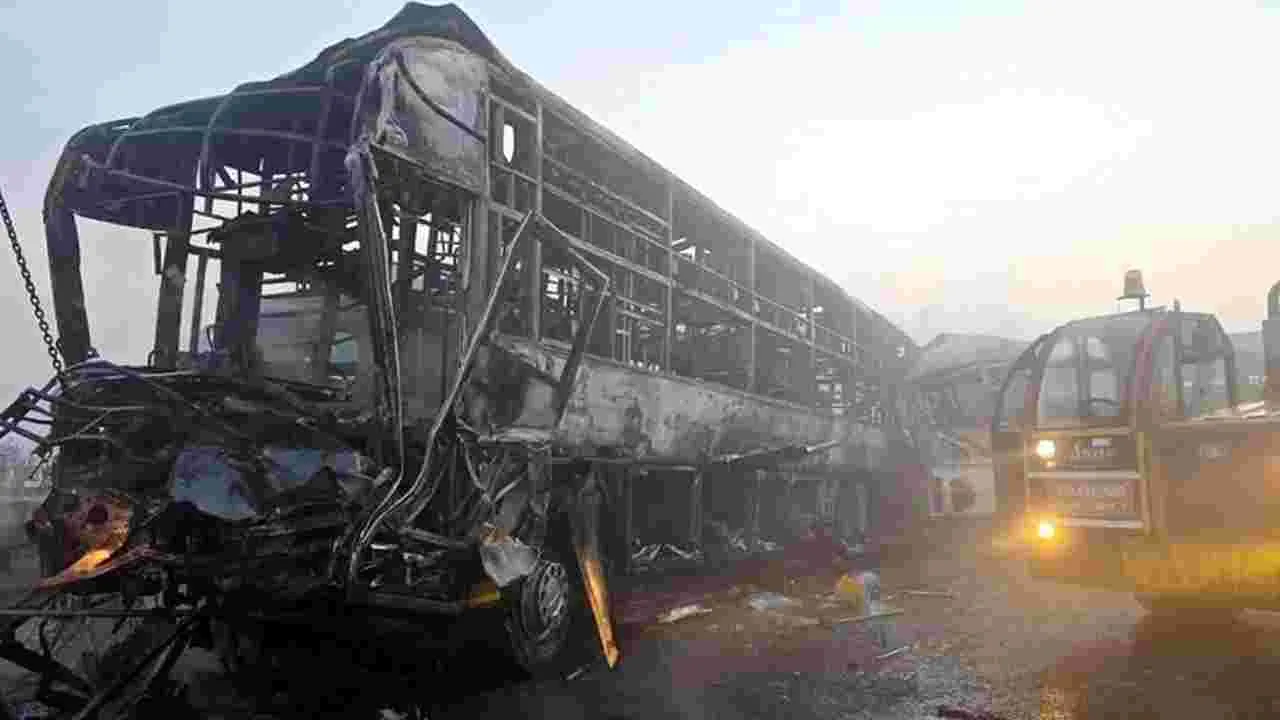 Road Accidents on Yamuna Expressway: 13 మంది సజీవ దహనం